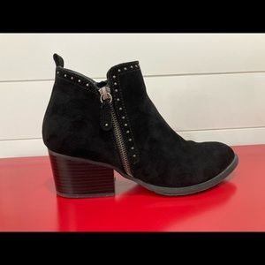 Size 9 black Sonoma booties